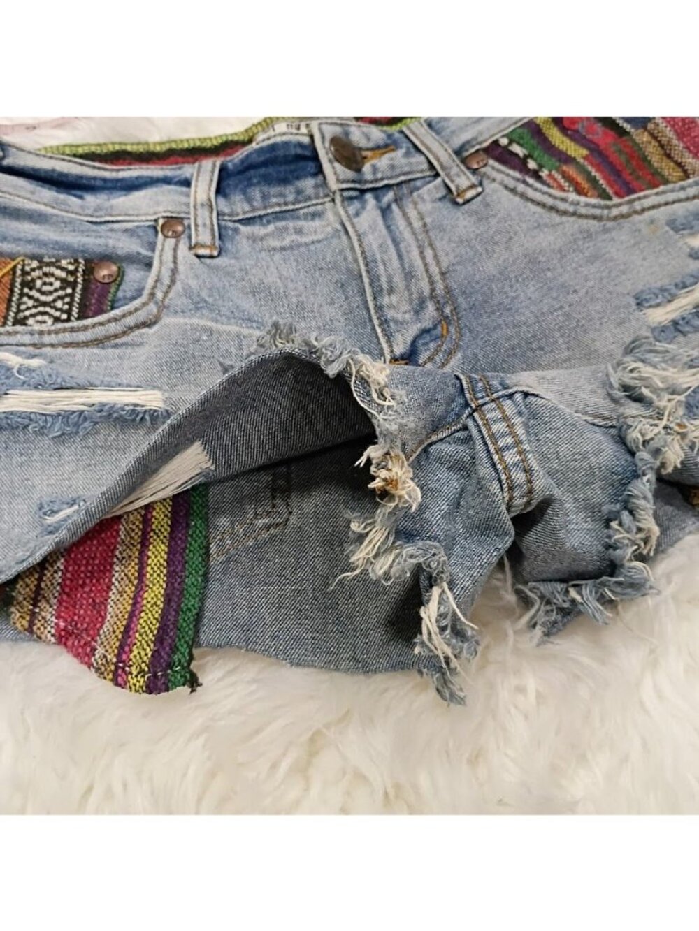 Free People Embroidered Denim Distressed Cut-Off Shorts Size 25 - Picture 11 of 13